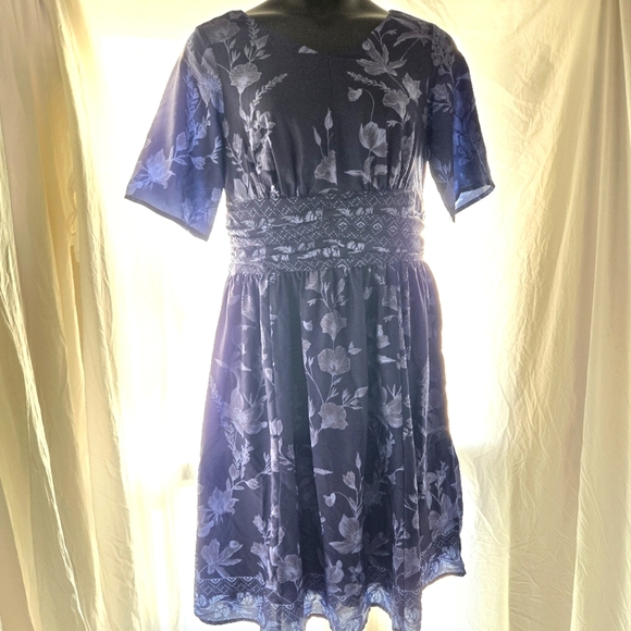 Beautiful Dress - Picture 11 of 11